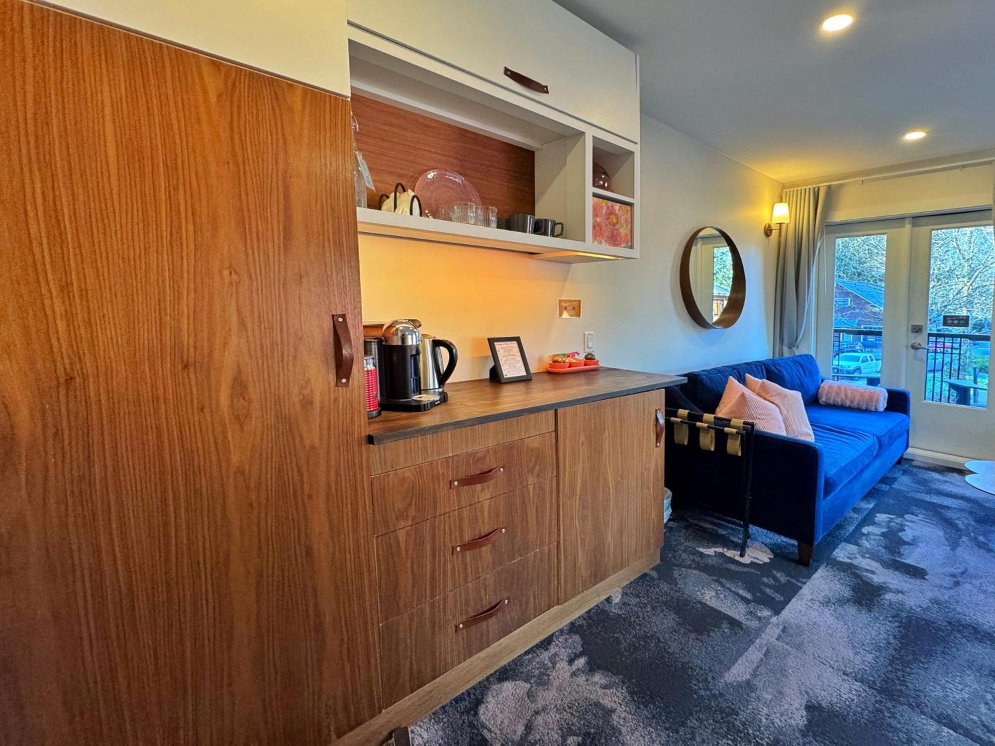 Artisan Suites On Bowen Snug Cove Exterior photo