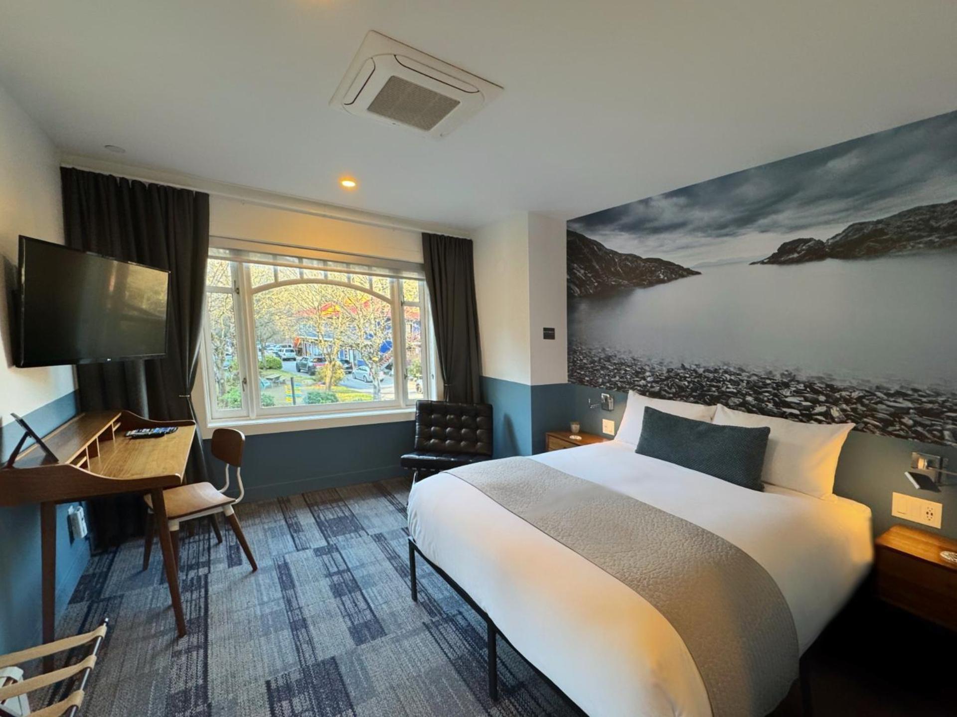 Artisan Suites On Bowen Snug Cove Room photo